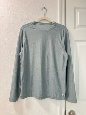 Vuori Strato Tech Long Sleeve tee Shirt Men’s size M grey Performance Training